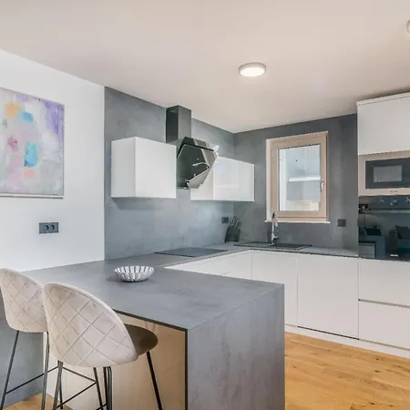 Ema Apartment *